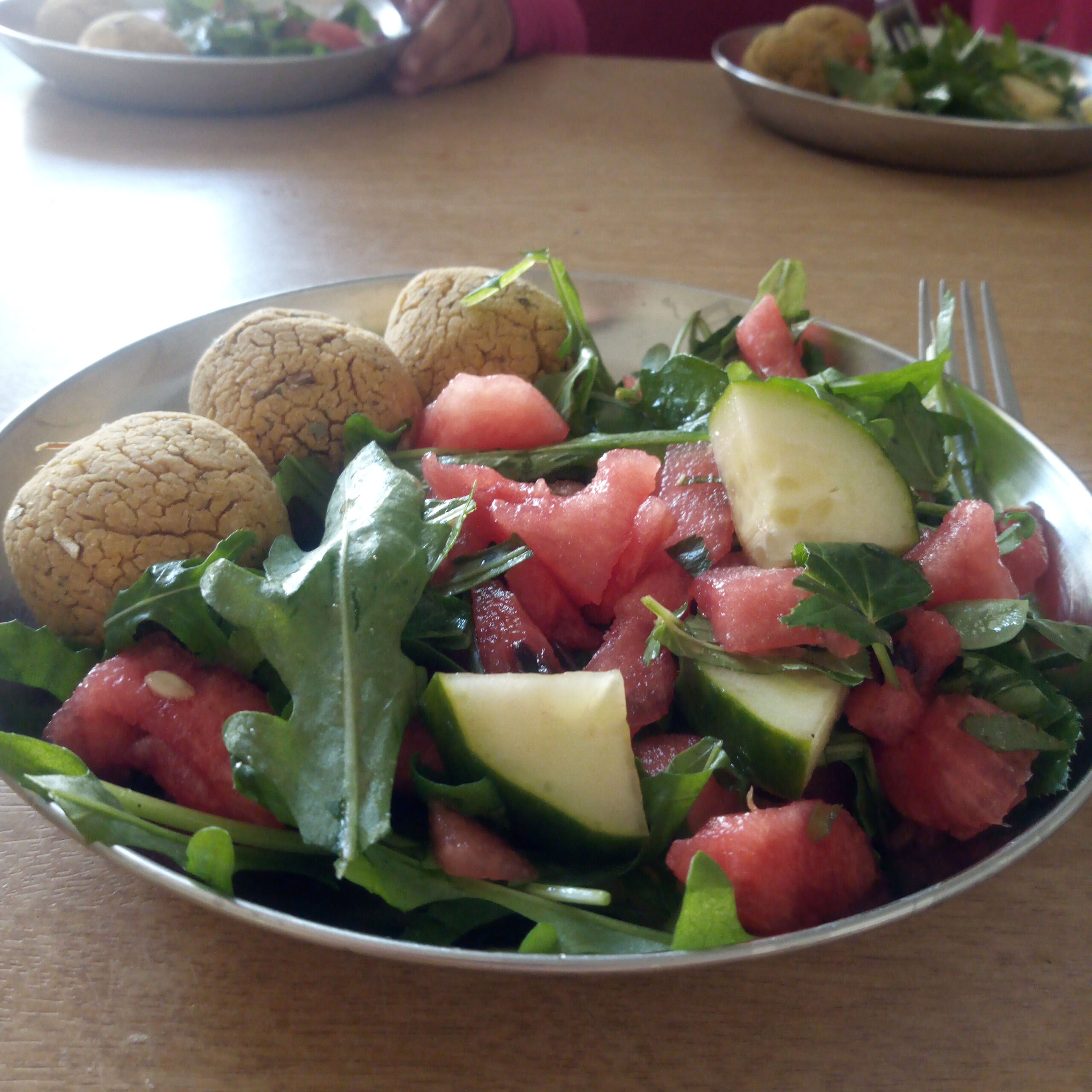 Wassermelonen-Salat mit Linsenbällchen